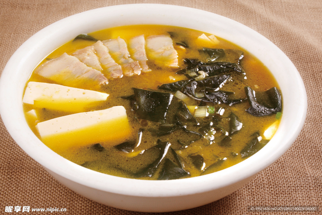 五花肉海带炖豆腐