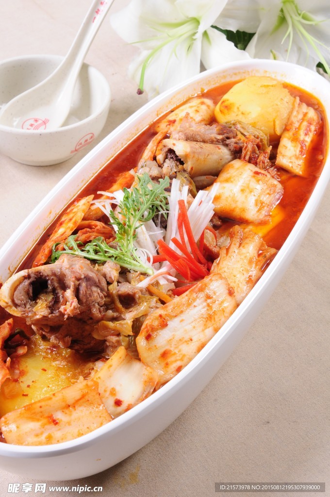 泡菜炖筒骨