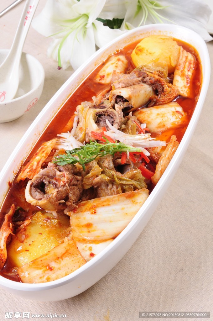 泡菜炖筒骨