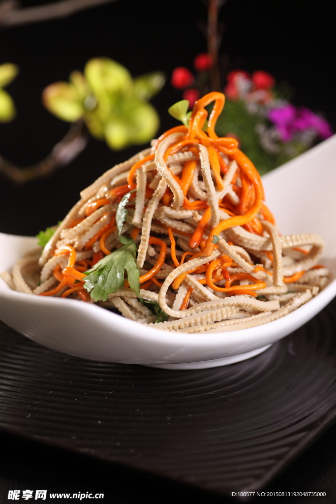 五香虫草花豆腐丝