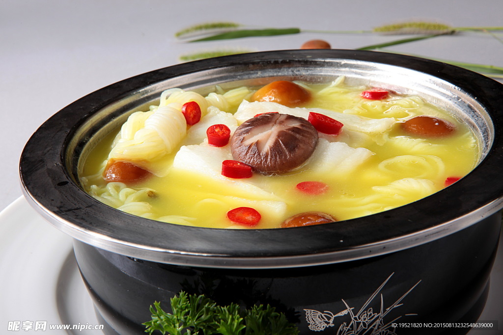 锅仔酸菜煮鳕鱼柳