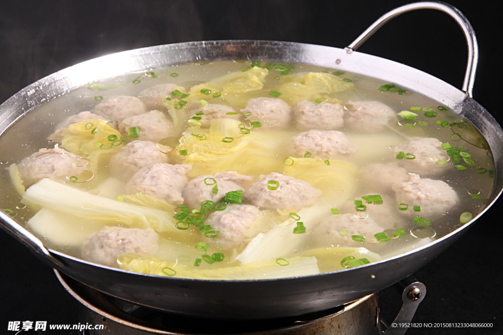 清汤牛肉锅仔娃娃菜牛肉丸子