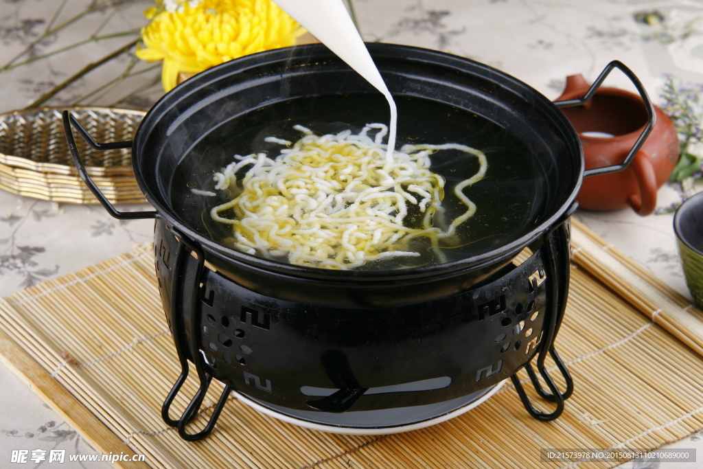 鸡汤鮰鱼面