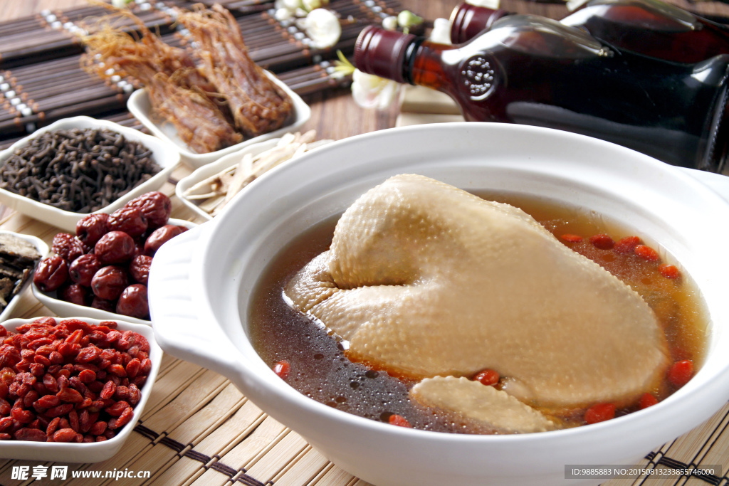 药膳鸡汤