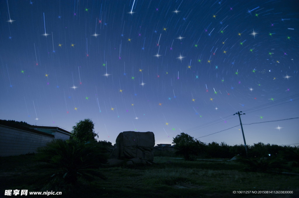 黑夜里的星轨