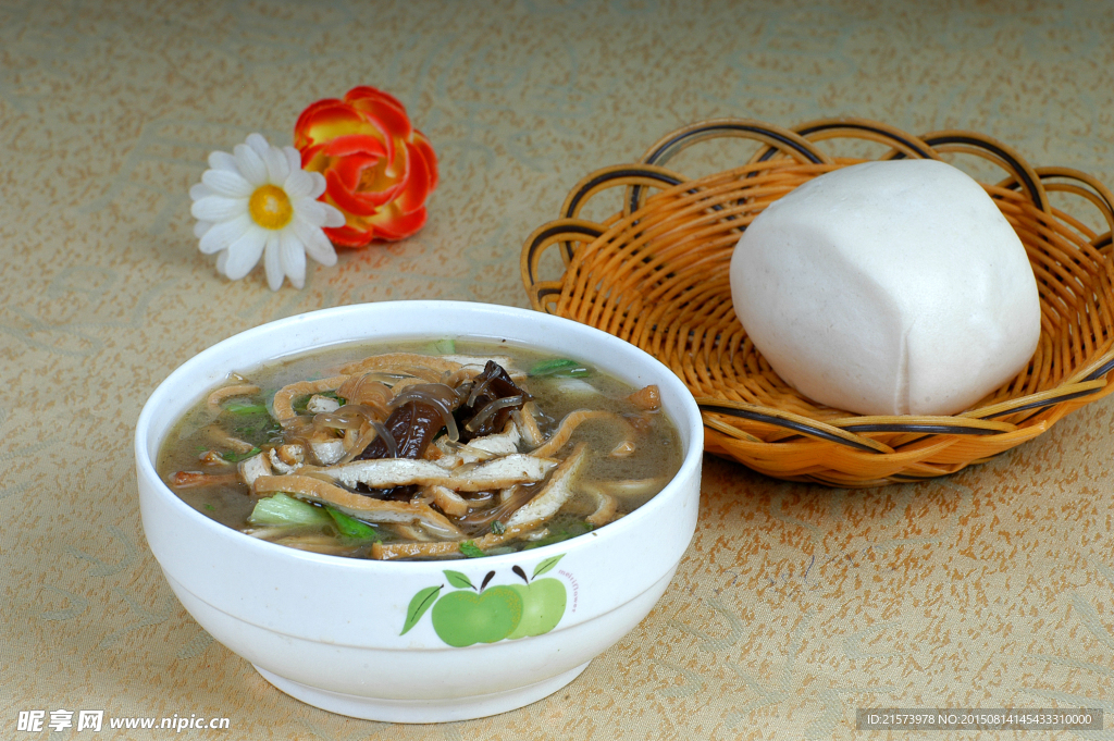 豆干粉条木耳青菜馍