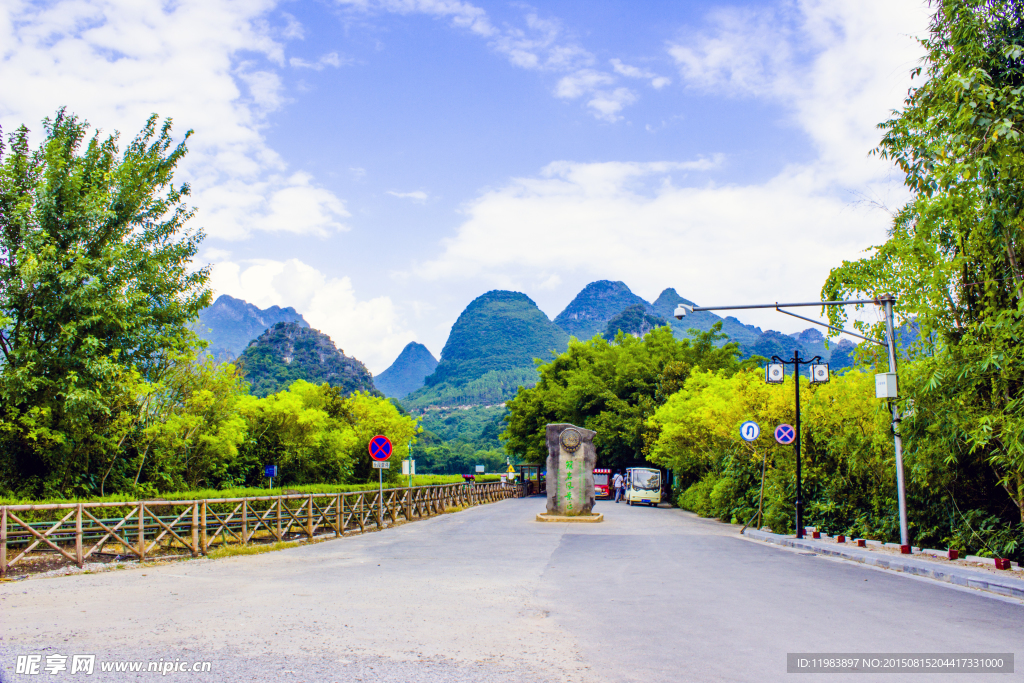 桂林冠岩景区道路