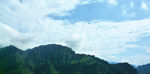 山峰白云