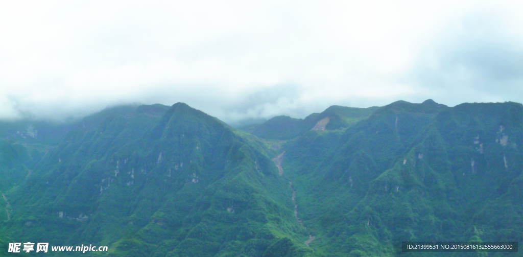 山罩云雾