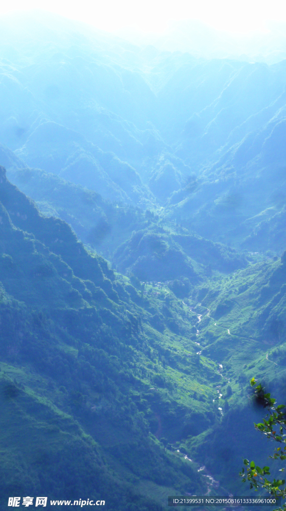 山谷小溪