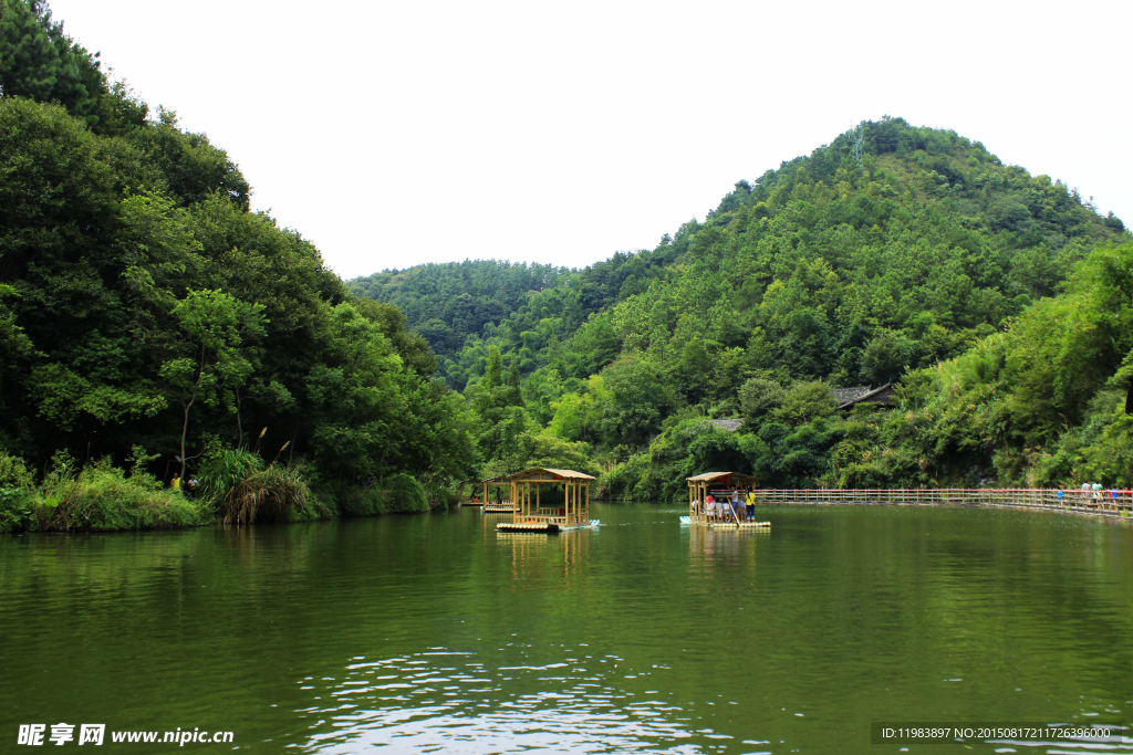 古东绿水青山荡舟