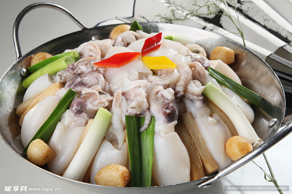 干锅珍菌墨鱼仔