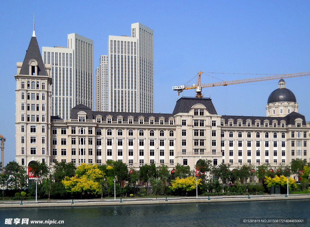 海河城市广场一角