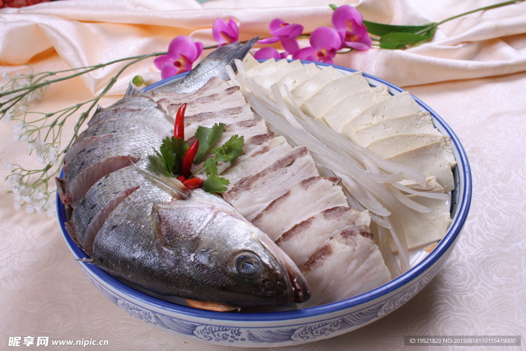 鱼炖豆腐五花肉