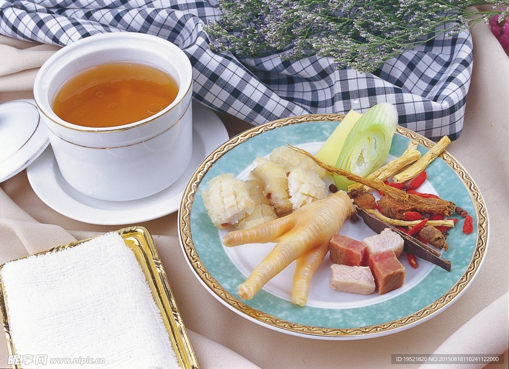 原贝鸡脚炖松茸菌