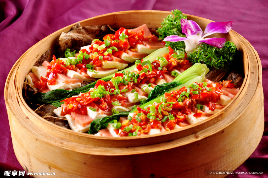 剁椒圆笼蒸豆腐
