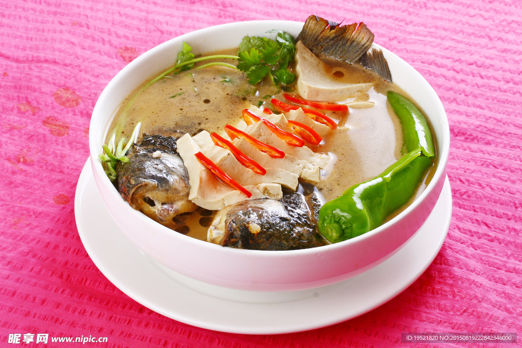 鲫鱼焖豆腐