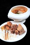 虫草炖乳鸽