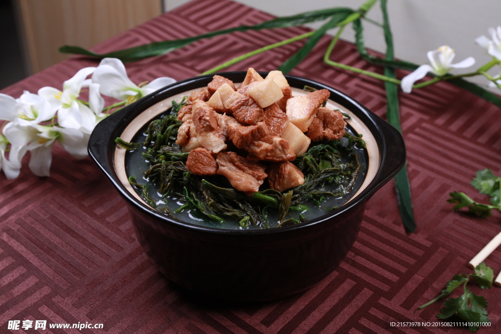 砂锅烧肉干豆角