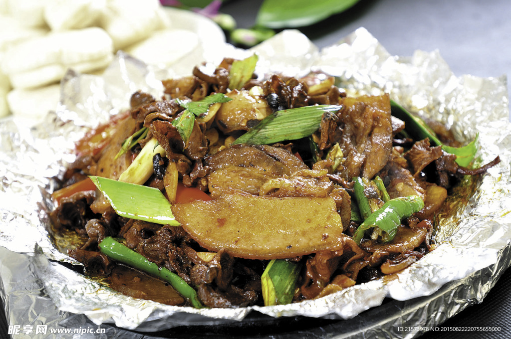 铁板黄丝菌回锅肉