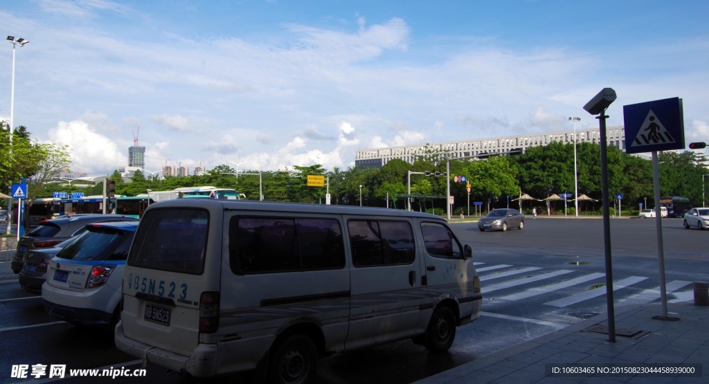 城市交通 雨后天晴