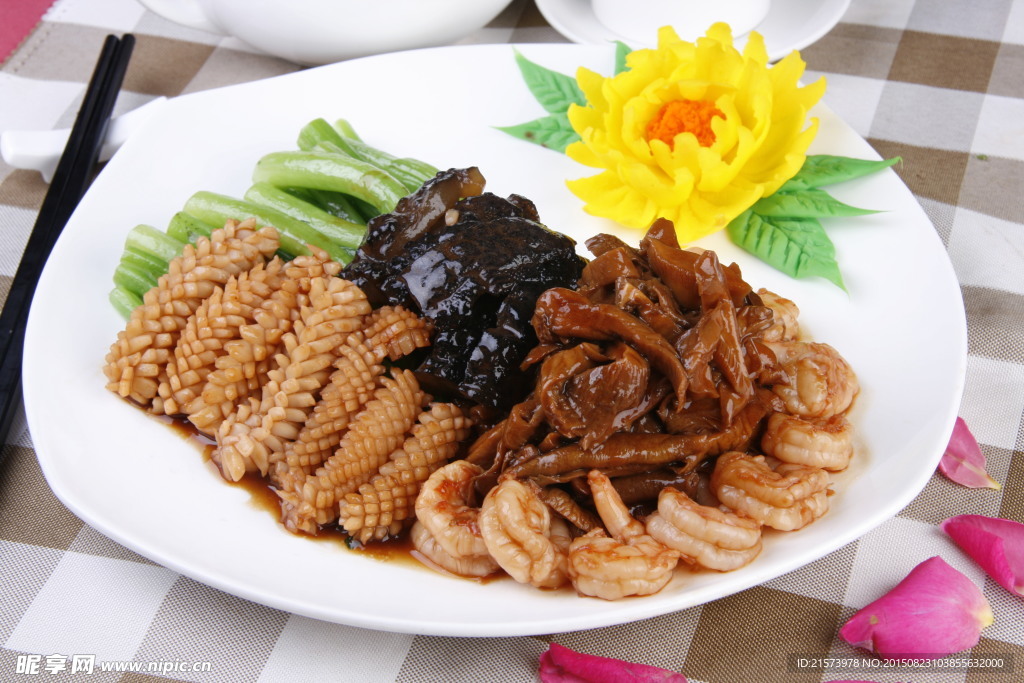 三珍海味扒菜心