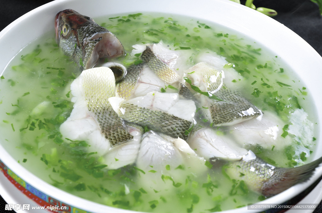 菜心煮鲈鱼