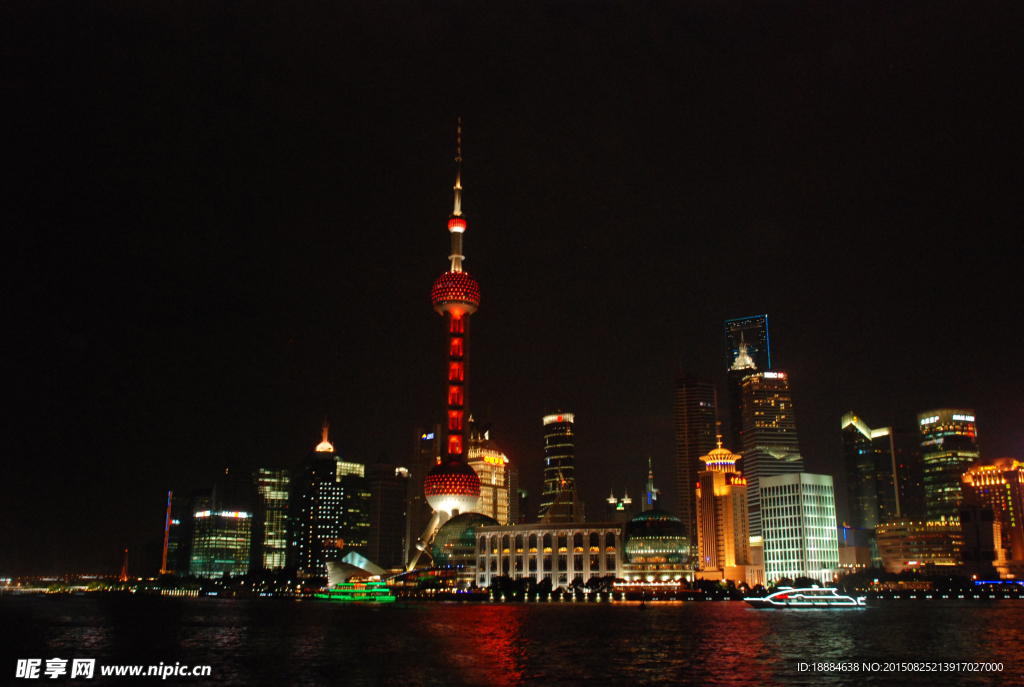 上海外滩东方明珠夜景图片