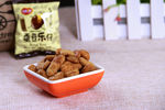 方碟里的炒蚕豆