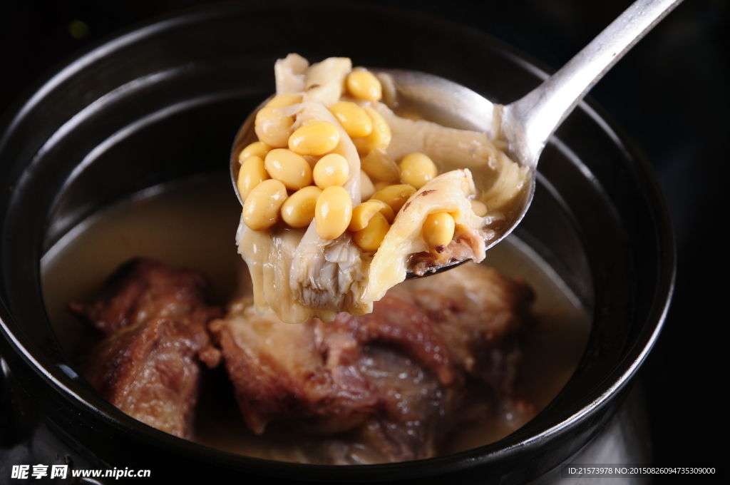 黄豆筒骨汤