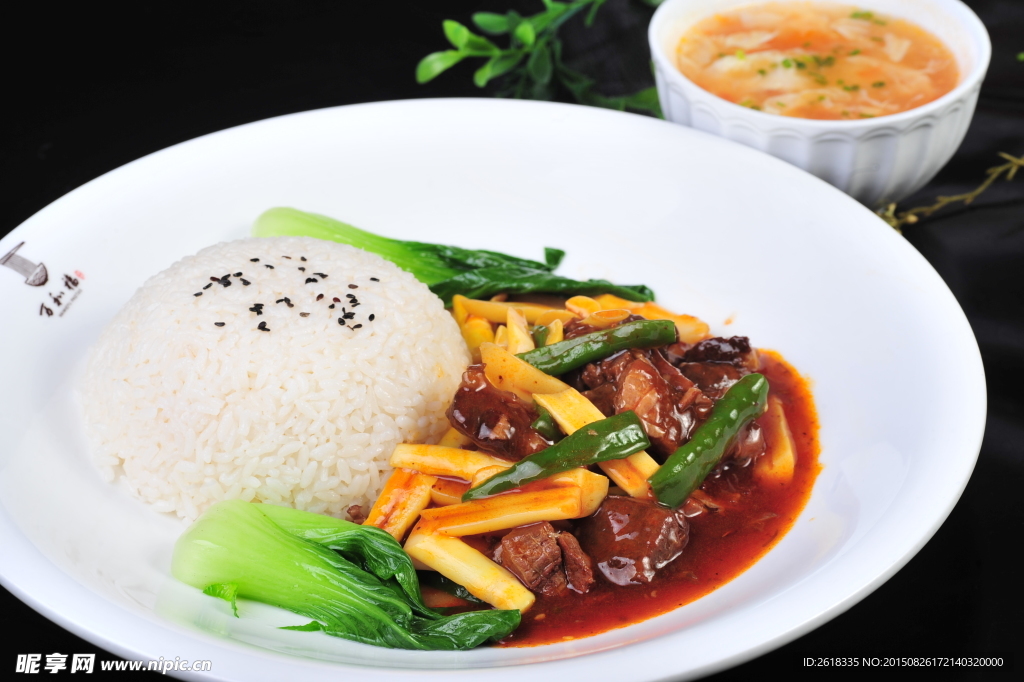红烧牛肉盖浇饭