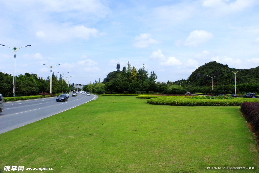 琴潭公路绿化草地