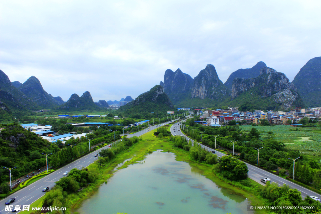 桂林公路山水风光