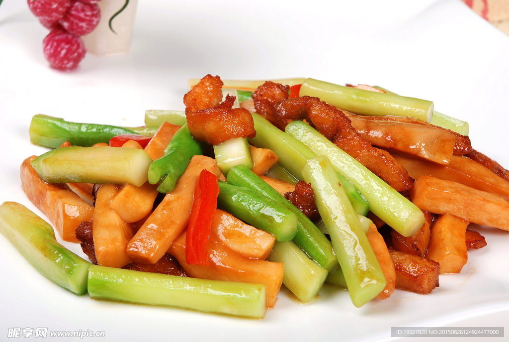 菜远腿菇炒上肉