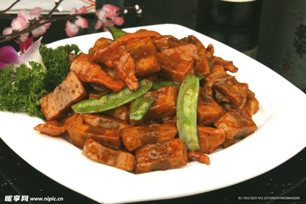 鸵鸟肉烧鱼豆腐
