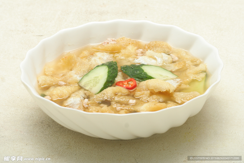 鸡汤肉粒煮鱼肚