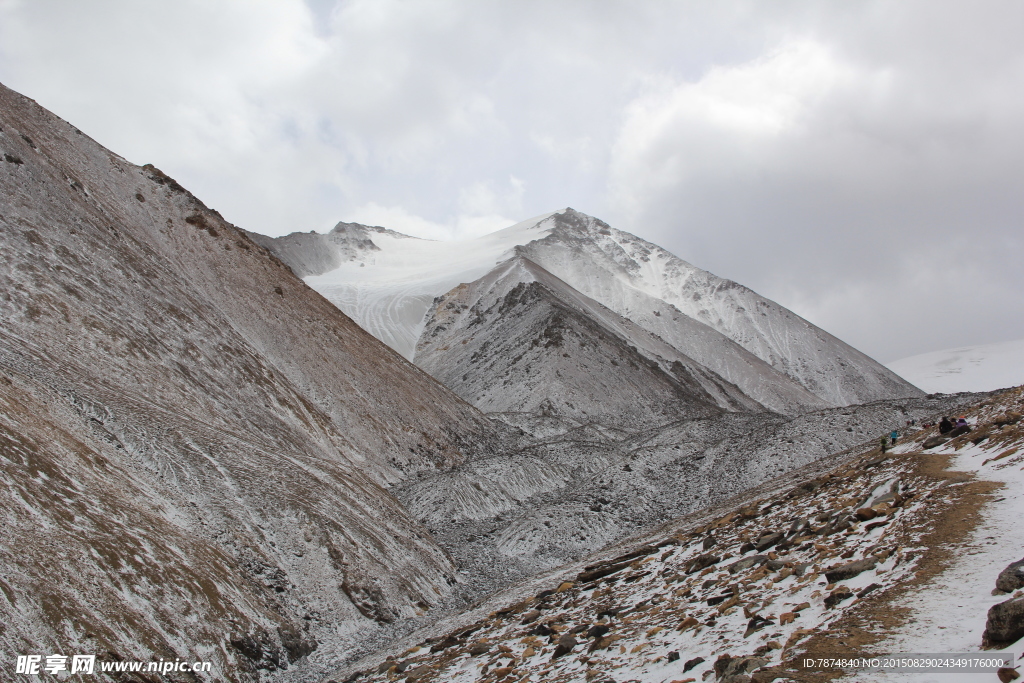 高原雪山