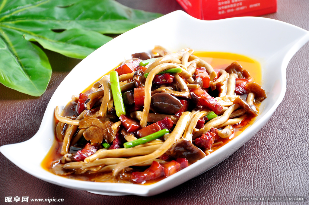茶树菇煨花肉