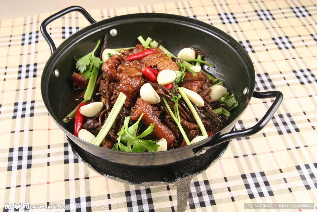 茶树菇土鸡锅