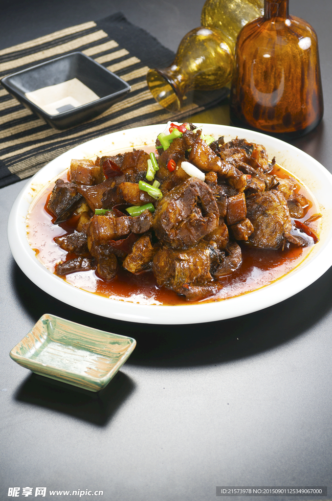 红烧肉压鳕鱼