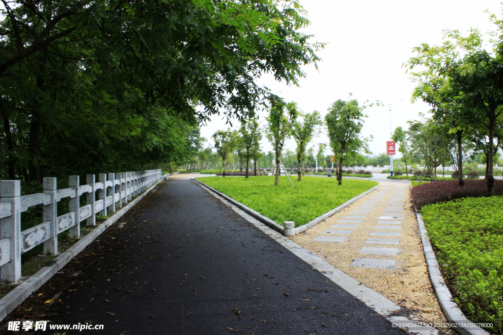 柏油路人行道