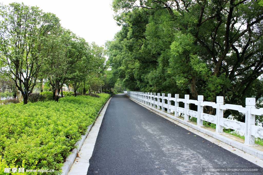 柏油路石护栏