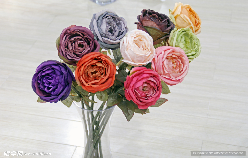 五颜六色的高仿真塑胶玫瑰花