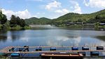 水库 天空 白云 山林 小船
