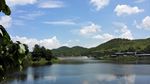 水库天空白云山林
