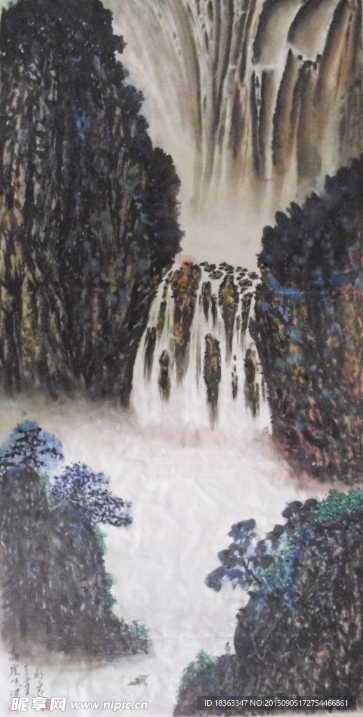 高崖飞瀑