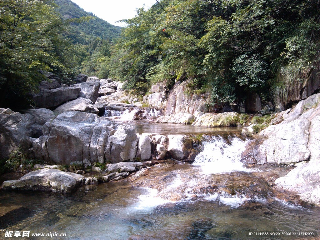 庐山溪流清澈