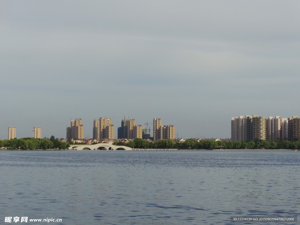 湖畔风景