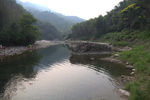 山中溪流