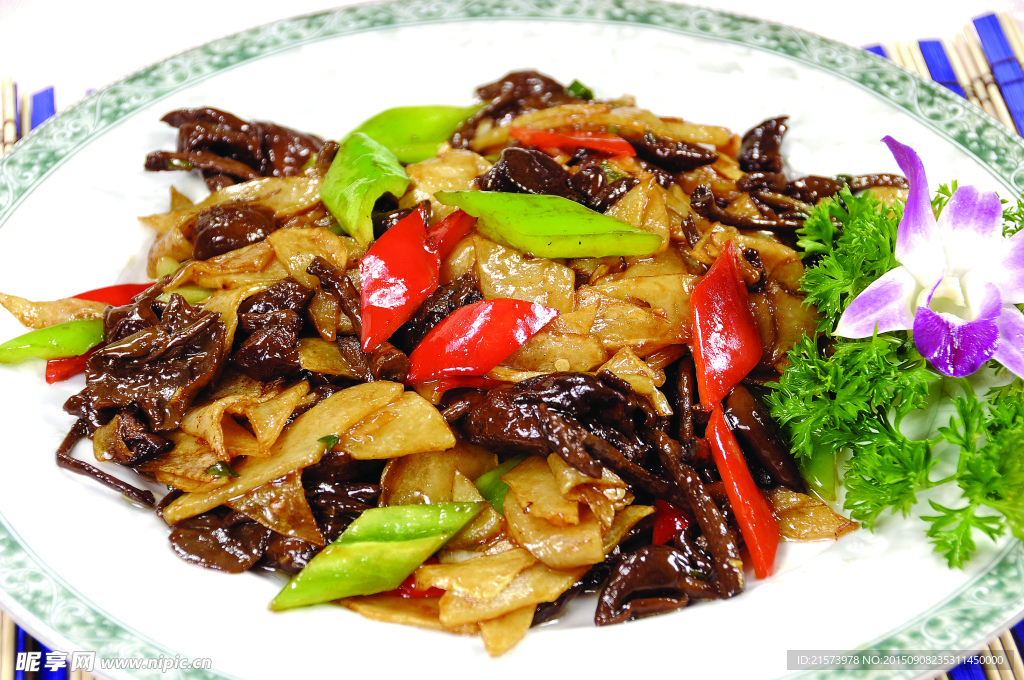 黄蘑炒土豆片
